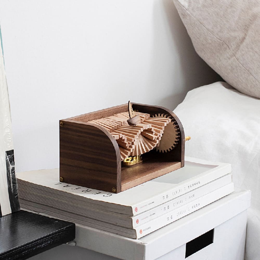 Woodenl Music Box Hand Crank Wood Vintage Classic Hand-Operated